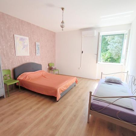 Bright And Colourful Apartment Luce -Sandy Beach Split Bagian luar foto