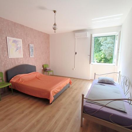 Bright And Colourful Apartment Luce -Sandy Beach Split Bagian luar foto