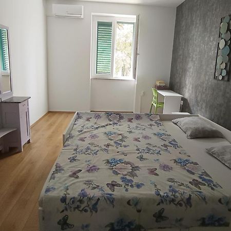 Bright And Colourful Apartment Luce -Sandy Beach Split Bagian luar foto