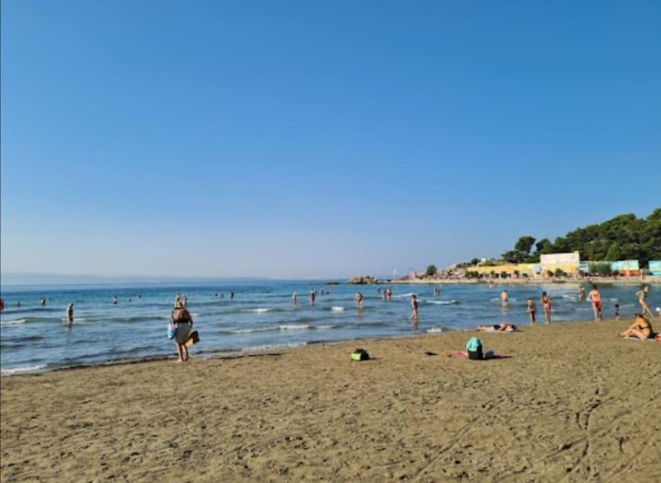 Bright And Colourful Apartment Luce -Sandy Beach Split Bagian luar foto