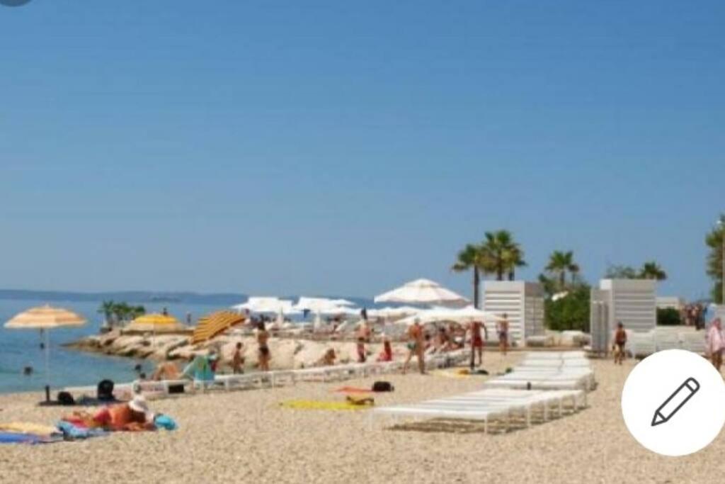 Bright And Colourful Apartment Luce -Sandy Beach Split Bagian luar foto