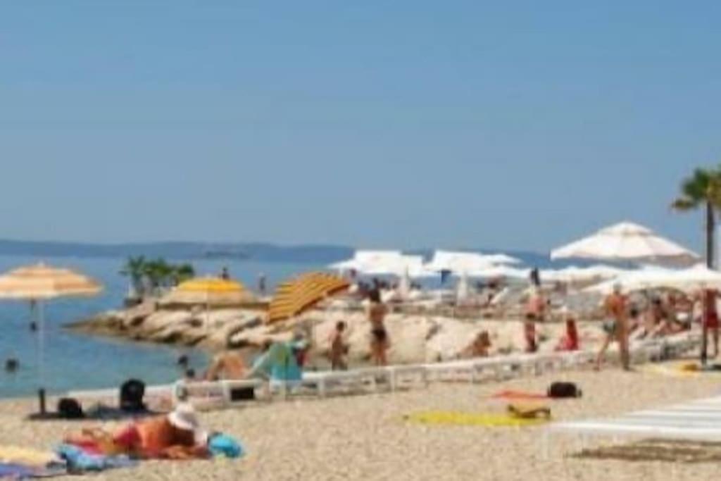Bright And Colourful Apartment Luce -Sandy Beach Split Bagian luar foto
