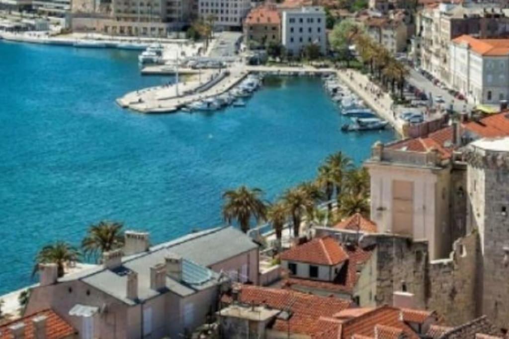 Bright And Colourful Apartment Luce -Sandy Beach Split Bagian luar foto