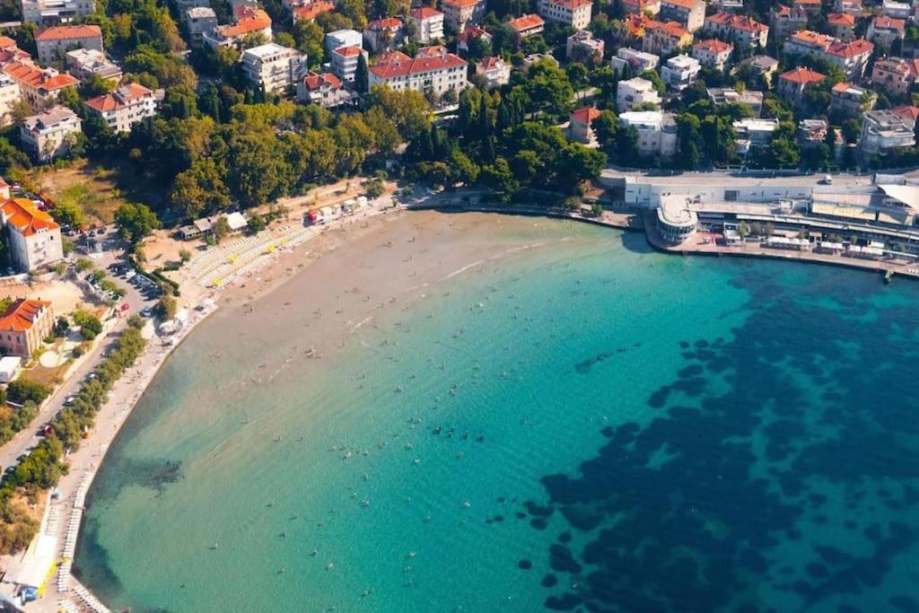 Bright And Colourful Apartment Luce -Sandy Beach Split Bagian luar foto